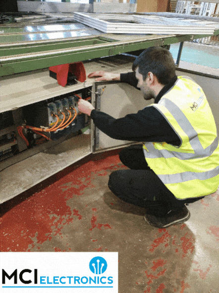 Animation showing various stages of the repair of a Ferrocontrol power unit.