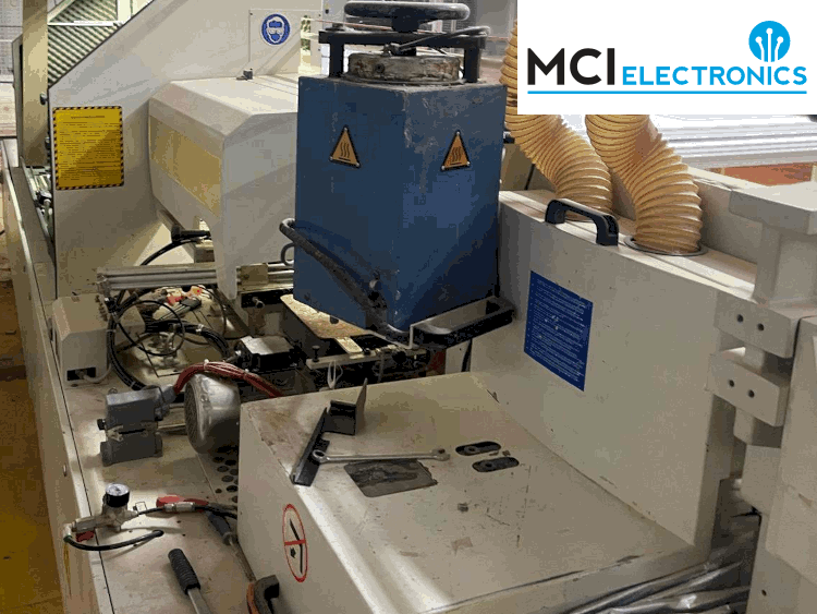 Animation showing a repaired edge banding machine.